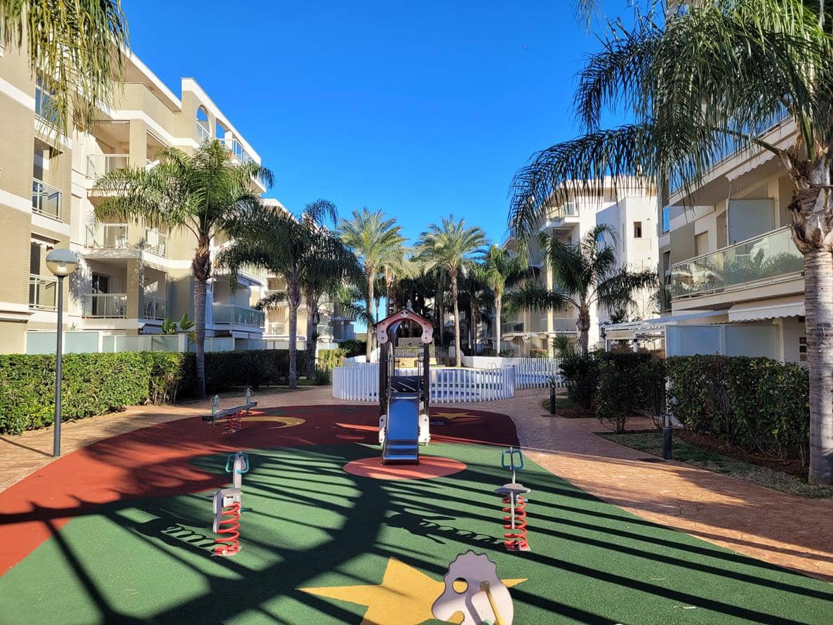 Apartamento de 3 habitaciones en Dénia en venta con piscina garaje - 285.000 € (Ref: 9421635)