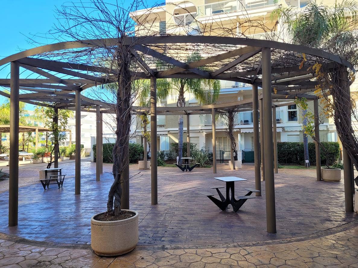 Apartamento de 3 habitaciones en Dénia en venta con piscina garaje - 285.000 € (Ref: 9421635)