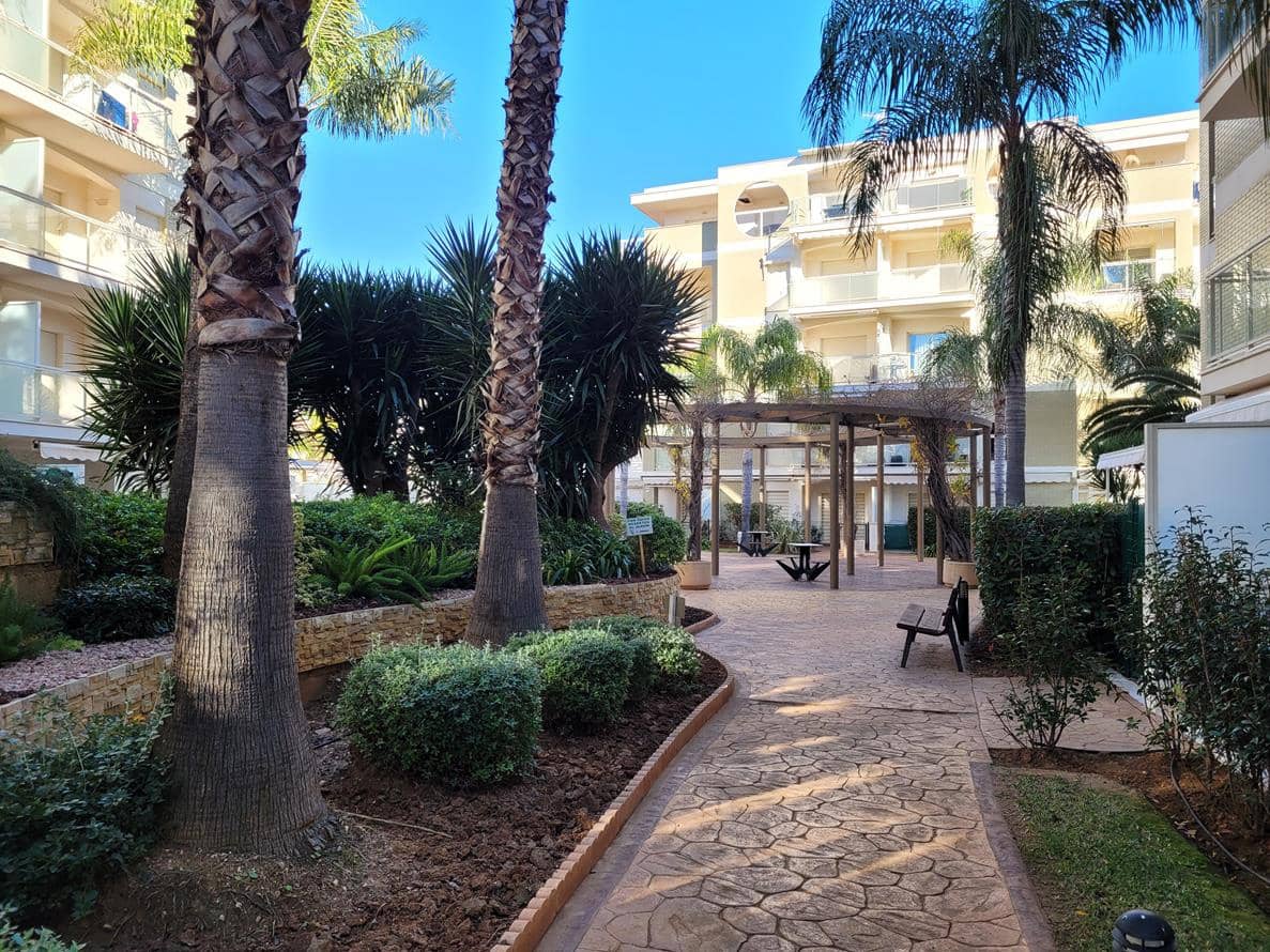 Apartamento de 3 habitaciones en Dénia en venta con piscina garaje - 285.000 € (Ref: 9421635)