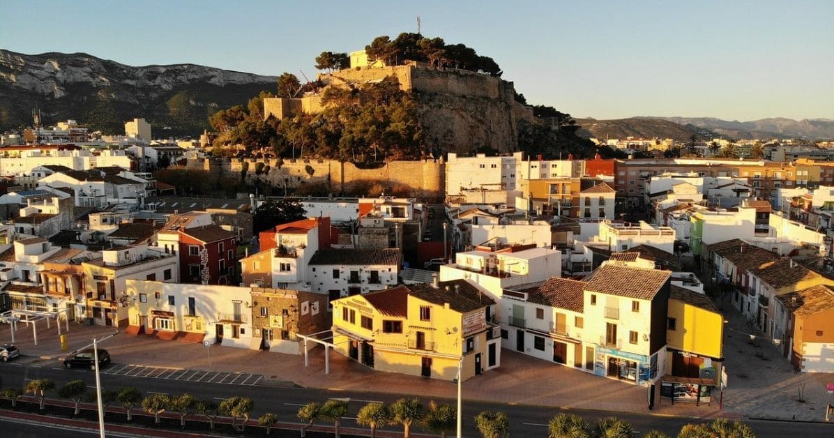 4 bedroom Townhouse for sale in Denia - € 280,000 (Ref: 9421639)