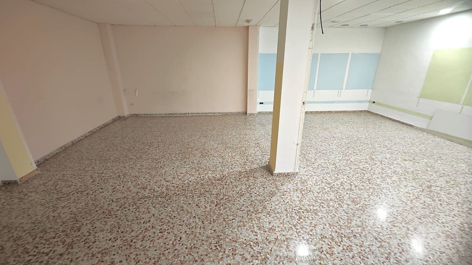 Commercial for sale in Gandia - € 220,000 (Ref: 9430717)