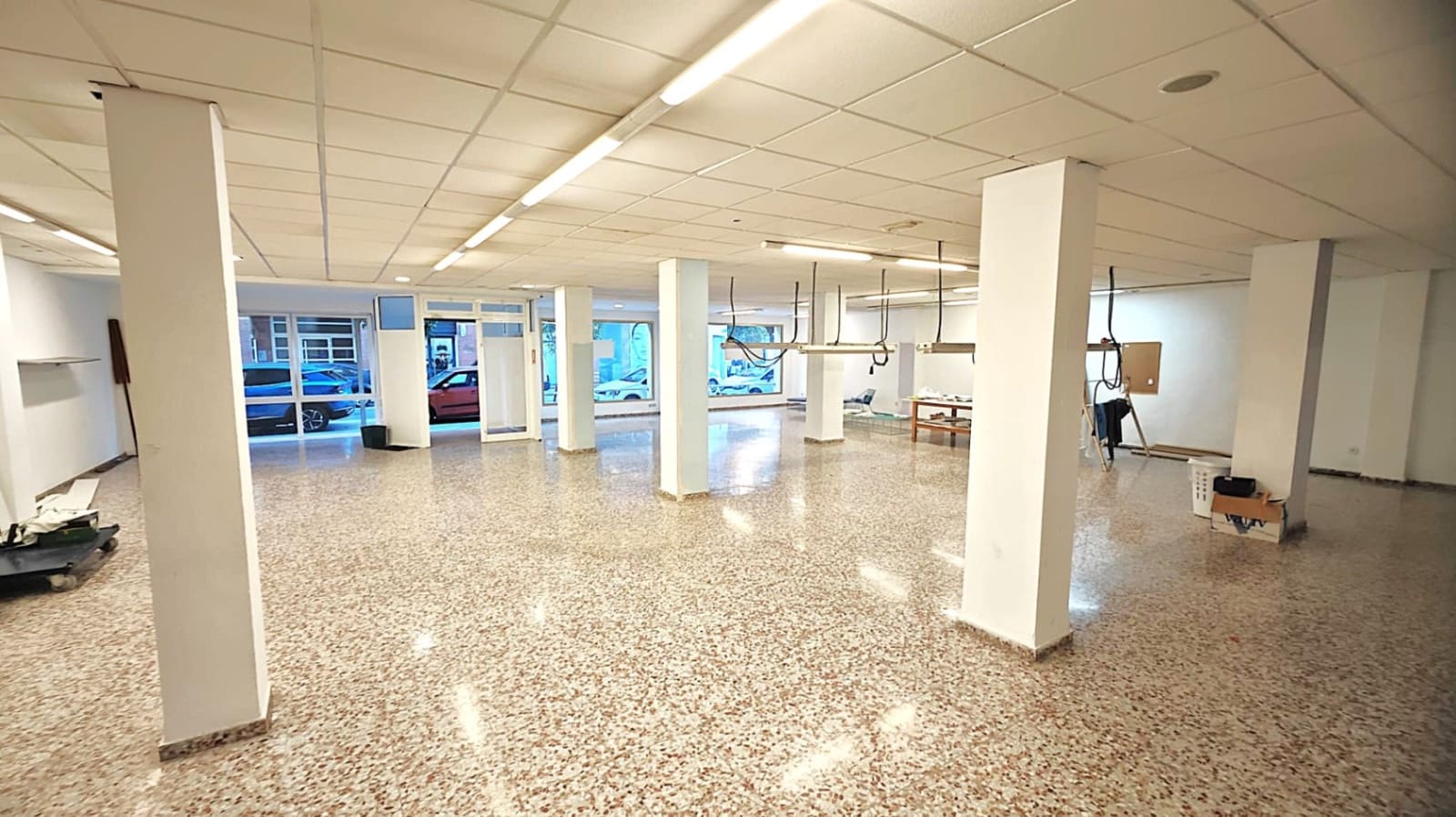 Commercial for sale in Gandia - € 220,000 (Ref: 9430717)