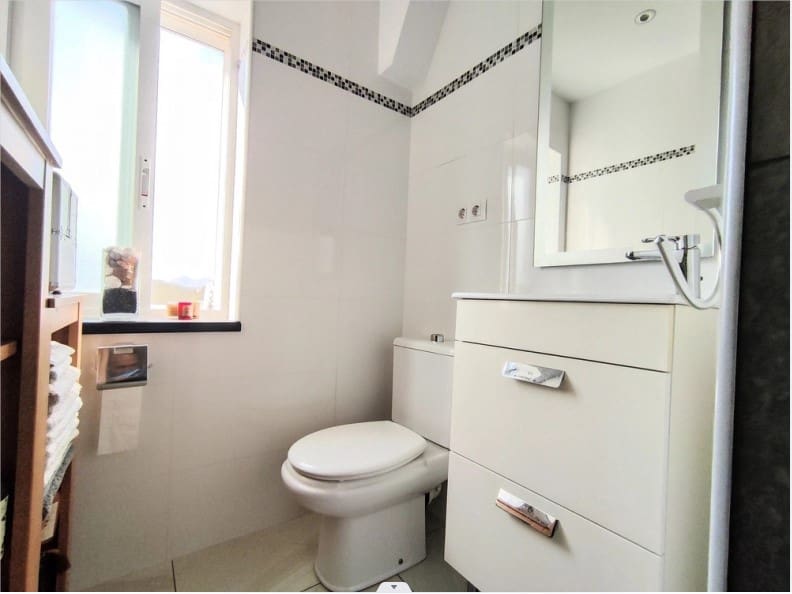 2 bedroom Penthouse for sale in Denia with garage - € 265,000 (Ref: 9625094)