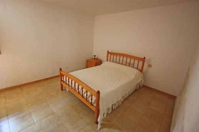 7 Zimmer Haus zu verkaufen in Sagra mit Garage - 130.000 € (Ref: 9625117)