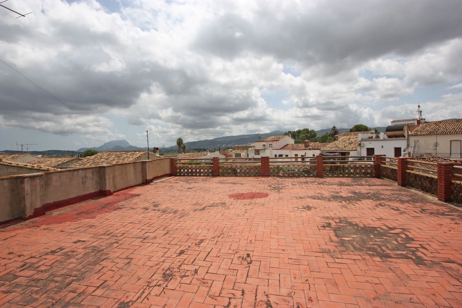 7 soverom Hus til salgs i Sagra med garasje - € 130 000 (Ref: 9625117)