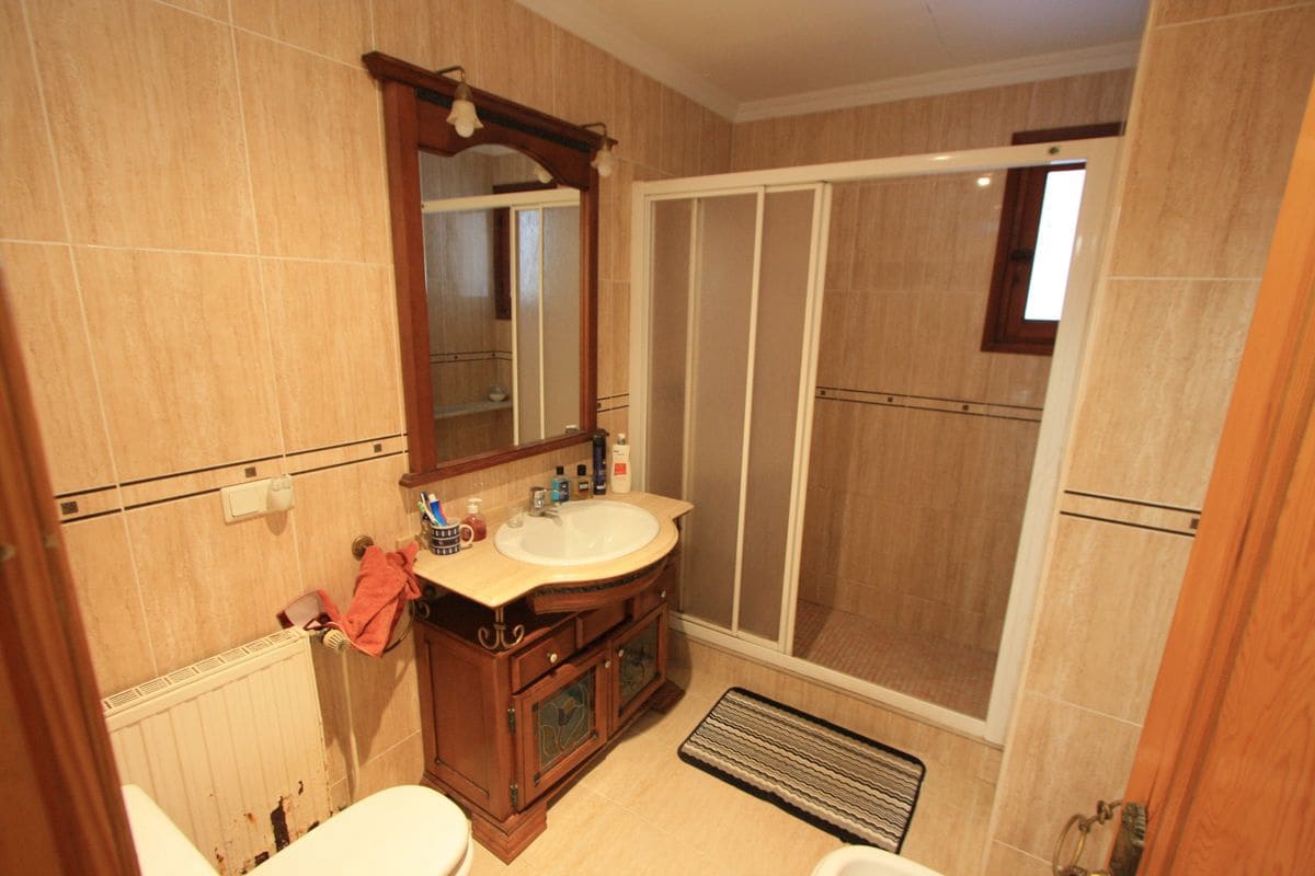 9 quarto Moradia para venda em Denia com piscina garagem - 585 000 € (Ref: 9625123)