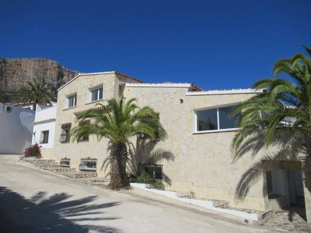 5 bedroom Villa for sale in Javea / Xabia with garage - € 2,500,000 (Ref: 9625124)