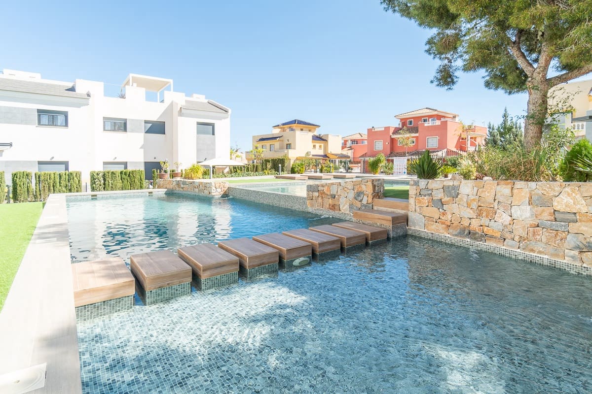 3 slaapkamer Appartement te koop in Torrevieja met zwembad garage - € 270.000 (Ref: 8292952)