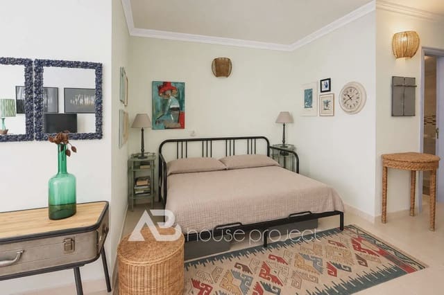 Estudio en San Miguel de Abona en venta con piscina garaje - 150.000 € (Ref: 10000608)