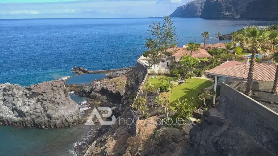 3 makuuhuone Huvila myytävänä paikassa Santiago del Teide mukana uima-altaan 
autotalli - 1 080 000 € (Ref: 10029634)