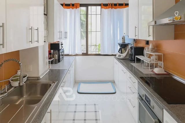 2 sovrum Lägenhet till salu i Los Cristianos, Arona med pool - 490 000 € (Ref: 10029639)