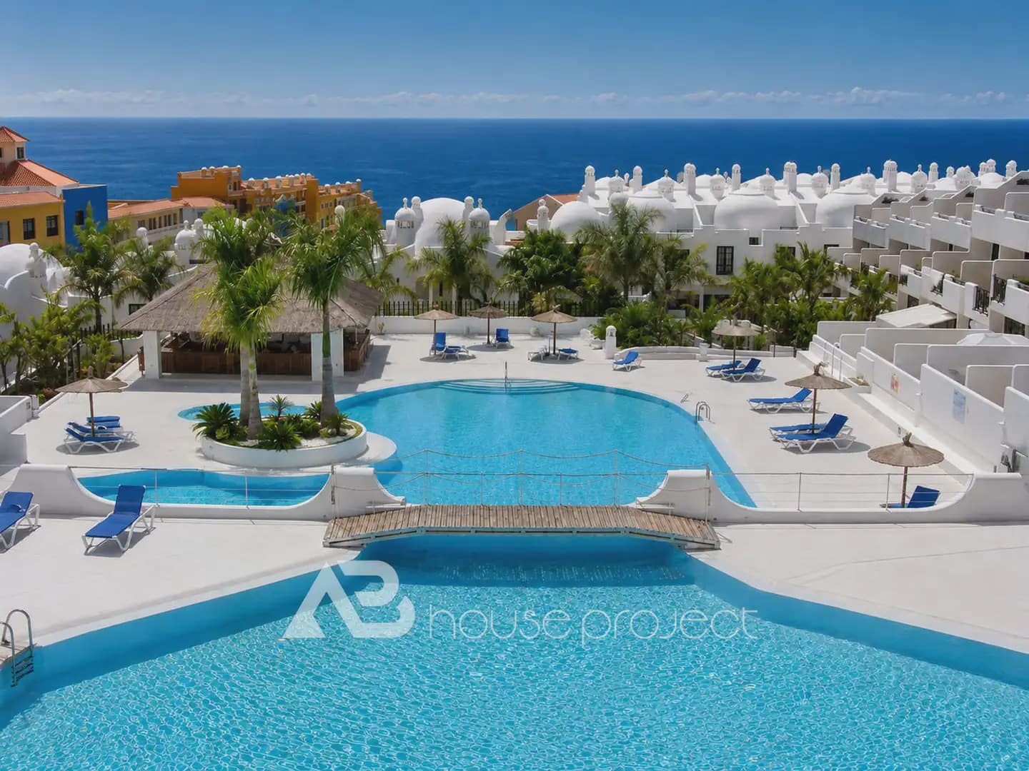 Apartamento de 2 habitaciones en Adeje en venta con piscina garaje - 450.000 € (Ref: 10046646)