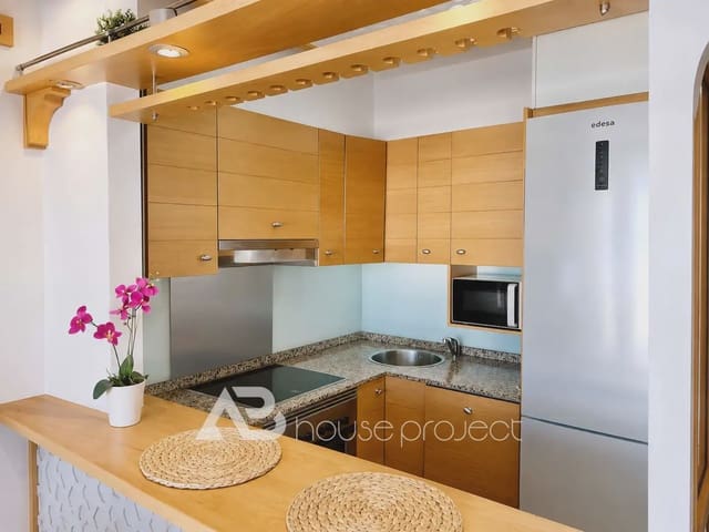 Apartamento de 2 habitaciones en Callao Salvaje - Playa Paraíso, Adeje en venta con piscina garaje - 450.000 € (Ref: 10046646)
