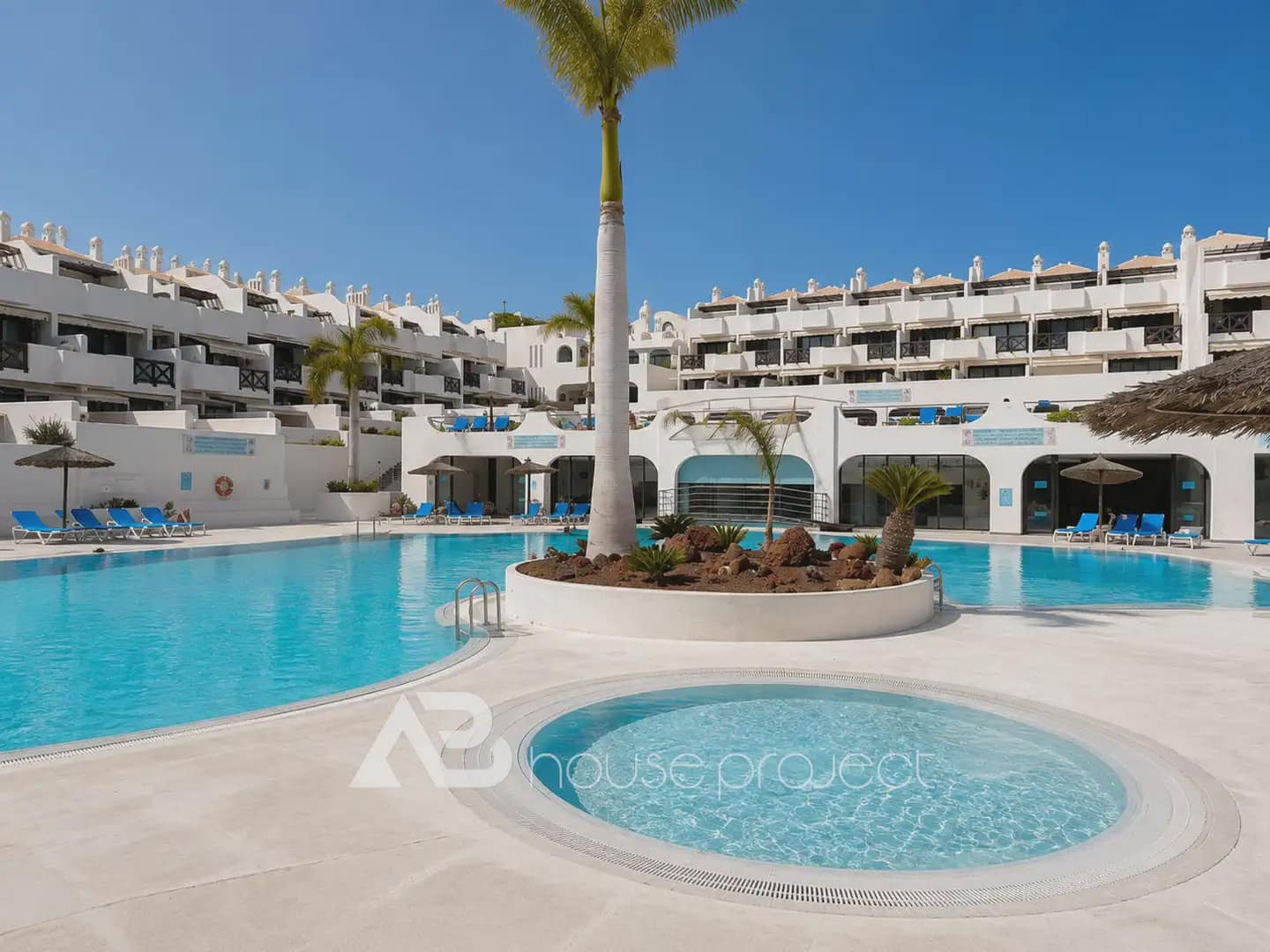 Apartamento de 2 habitaciones en Adeje en venta con piscina garaje - 450.000 € (Ref: 10046646)