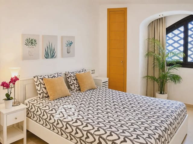 Apartamento de 2 habitaciones en Callao Salvaje - Playa Paraíso, Adeje en venta con piscina garaje - 450.000 € (Ref: 10046646)