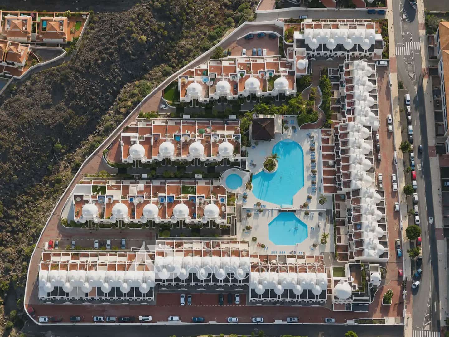 Apartamento de 2 habitaciones en Adeje en venta con piscina garaje - 450.000 € (Ref: 10046646)