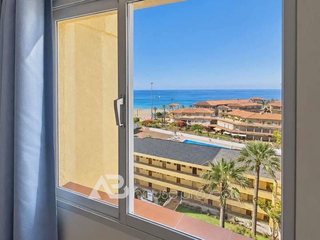 1 makuuhuone Asunto myytävänä paikassa Playa de las Americas, Arona mukana uima-altaan - 350 000 € (Ref: 10113382)