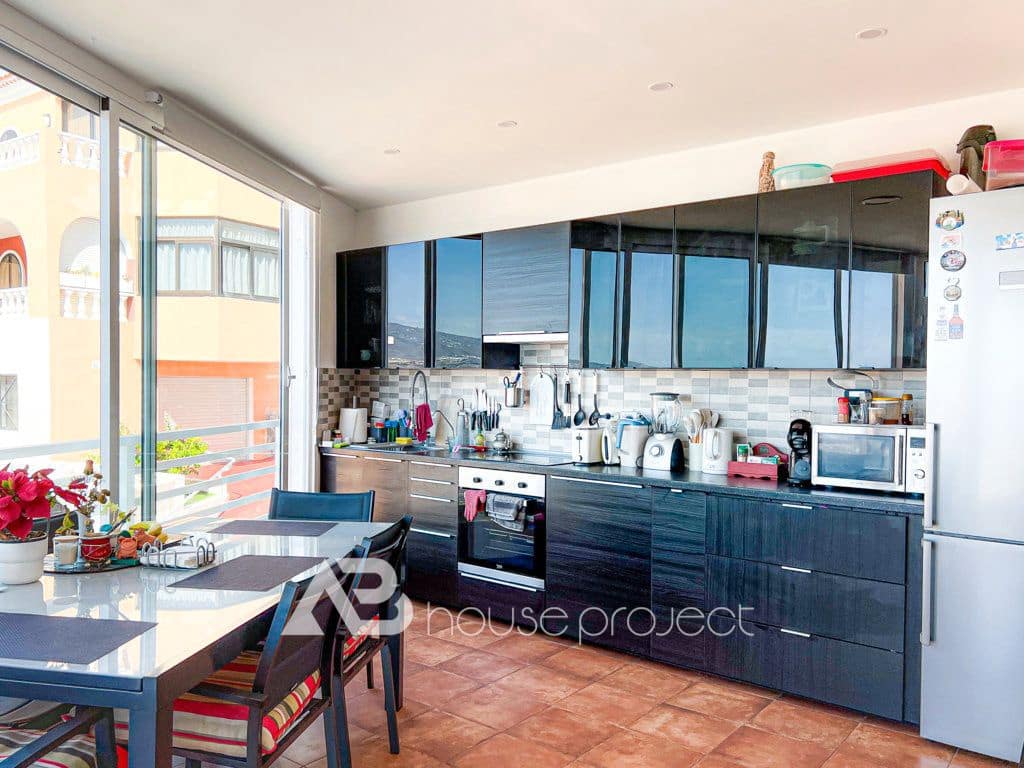 5 soveværelse Semi-Rækkehus til salg i Adeje med garage - € 625.000 (Ref: 9357376)