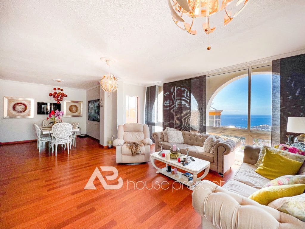 5 soveværelse Semi-Rækkehus til salg i Adeje med garage - € 625.000 (Ref: 9357376)