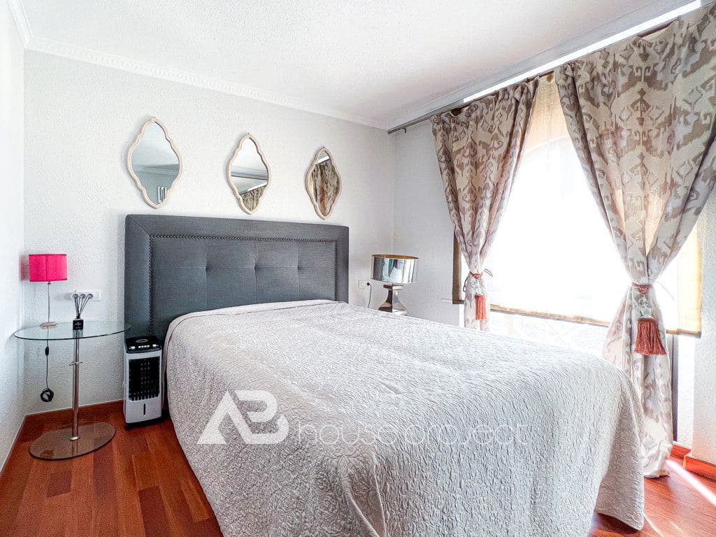 5 soveværelse Semi-Rækkehus til salg i Adeje med garage - € 625.000 (Ref: 9357376)