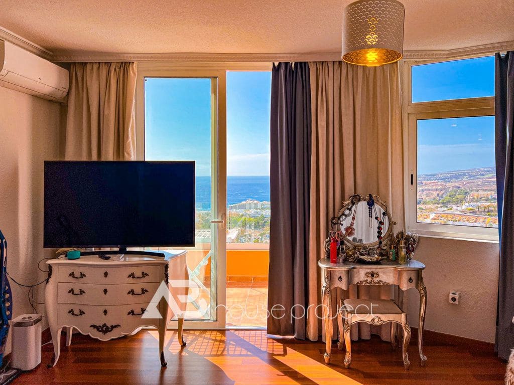 5 soveværelse Semi-Rækkehus til salg i Adeje med garage - € 625.000 (Ref: 9357376)