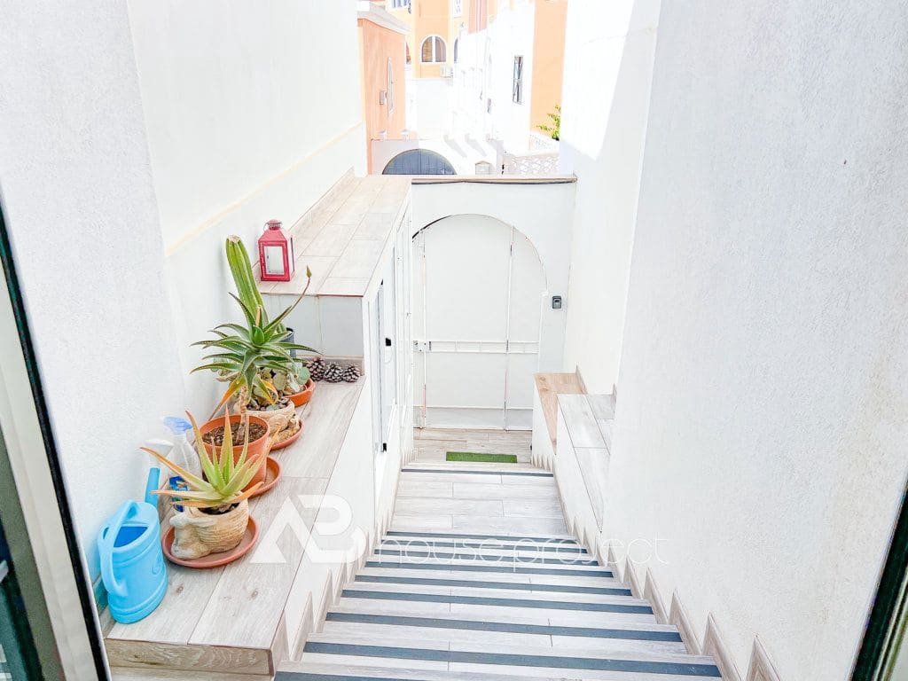 5 soveværelse Semi-Rækkehus til salg i Adeje med garage - € 625.000 (Ref: 9357376)