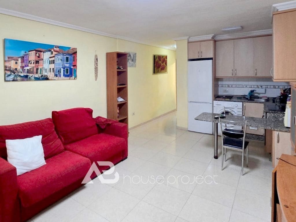 Piso de 1 habitación en Arona en venta con piscina garaje - 150.000 € (Ref: 9357379)
