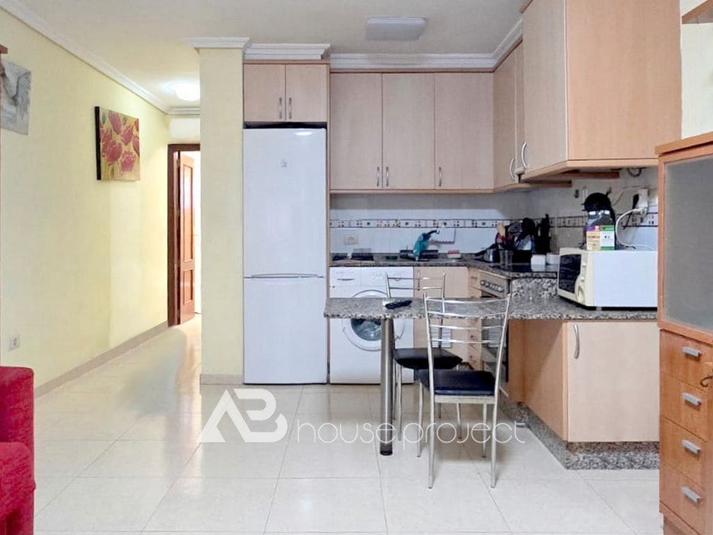 Piso de 1 habitación en Arona en venta con piscina garaje - 150.000 € (Ref: 9357379)