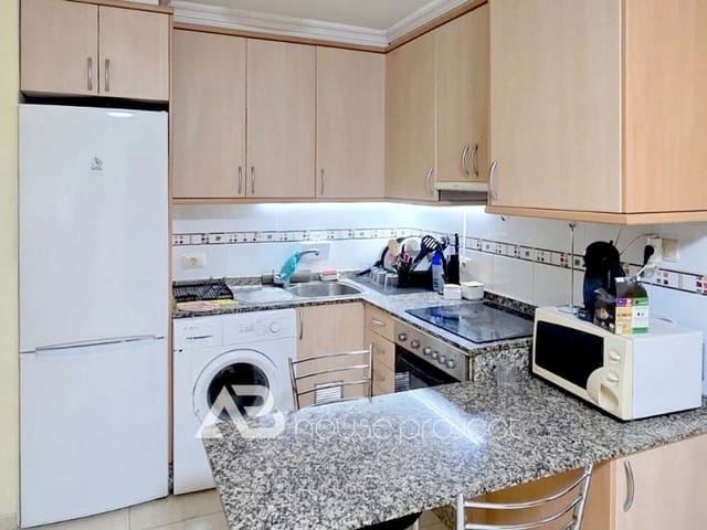 Piso de 1 habitación en Arona en venta con piscina garaje - 150.000 € (Ref: 9357379)