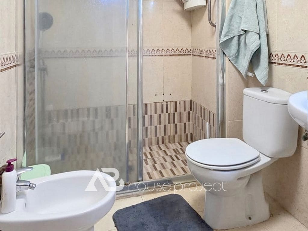 Piso de 1 habitación en Arona en venta con piscina garaje - 150.000 € (Ref: 9357379)