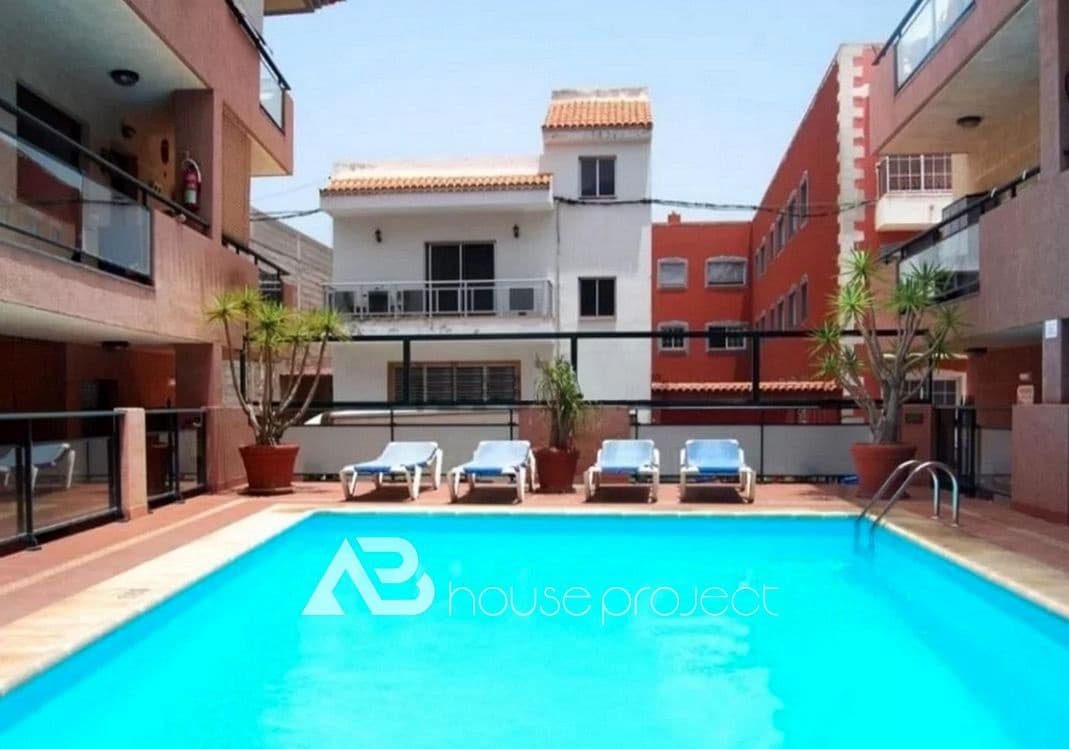 Piso de 1 habitación en Arona en venta con piscina garaje - 150.000 € (Ref: 9357379)