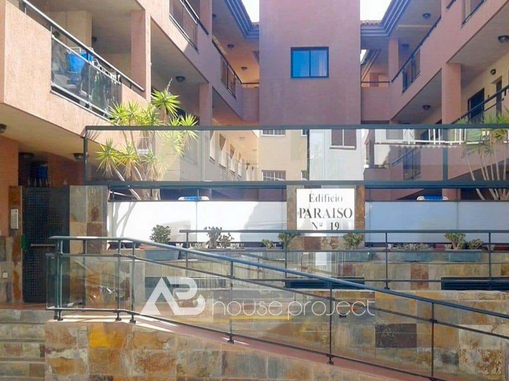 Piso de 1 habitación en Arona en venta con piscina garaje - 150.000 € (Ref: 9357379)