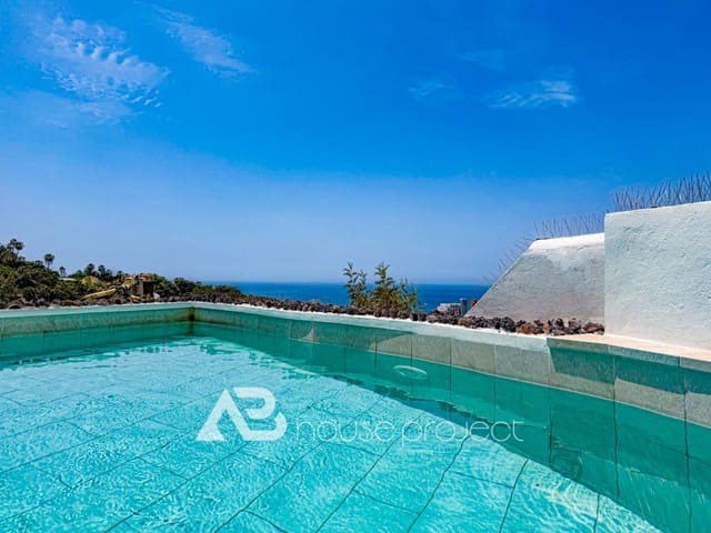 3 soverom Villa til salgs i San Eugenio Alto, Adeje med svømmebasseng garasje - € 885 000 (Ref: 9357382)