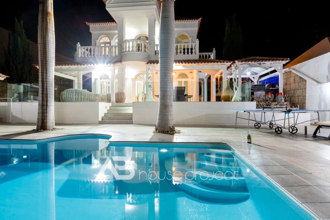 4 quarto Moradia para venda em Adeje com piscina garagem - 2 150 000 € (Ref: 9357385)