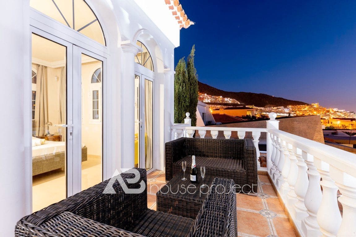 4 quarto Moradia para venda em Adeje com piscina garagem - 2 150 000 € (Ref: 9357385)