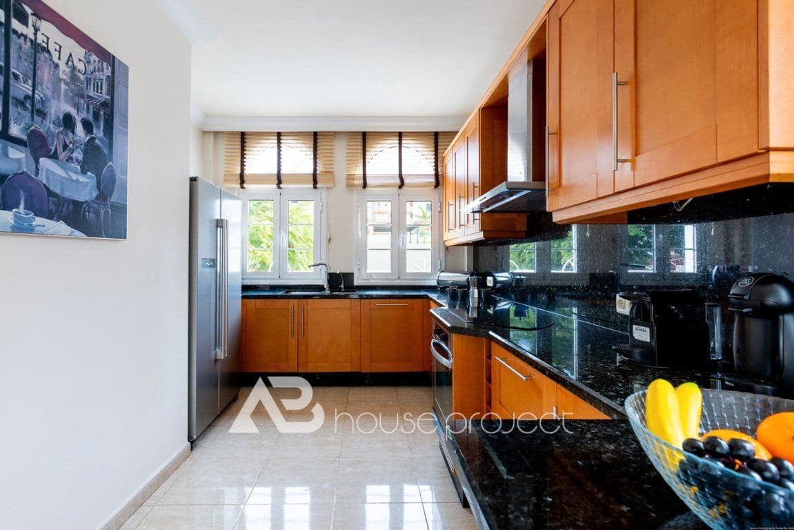 4 quarto Moradia para venda em Adeje com piscina garagem - 2 150 000 € (Ref: 9357385)