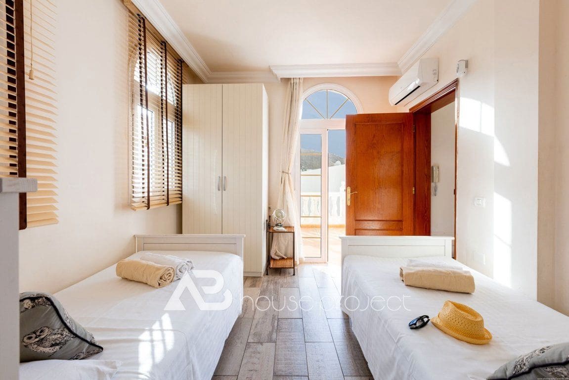 4 quarto Moradia para venda em Adeje com piscina garagem - 2 150 000 € (Ref: 9357385)