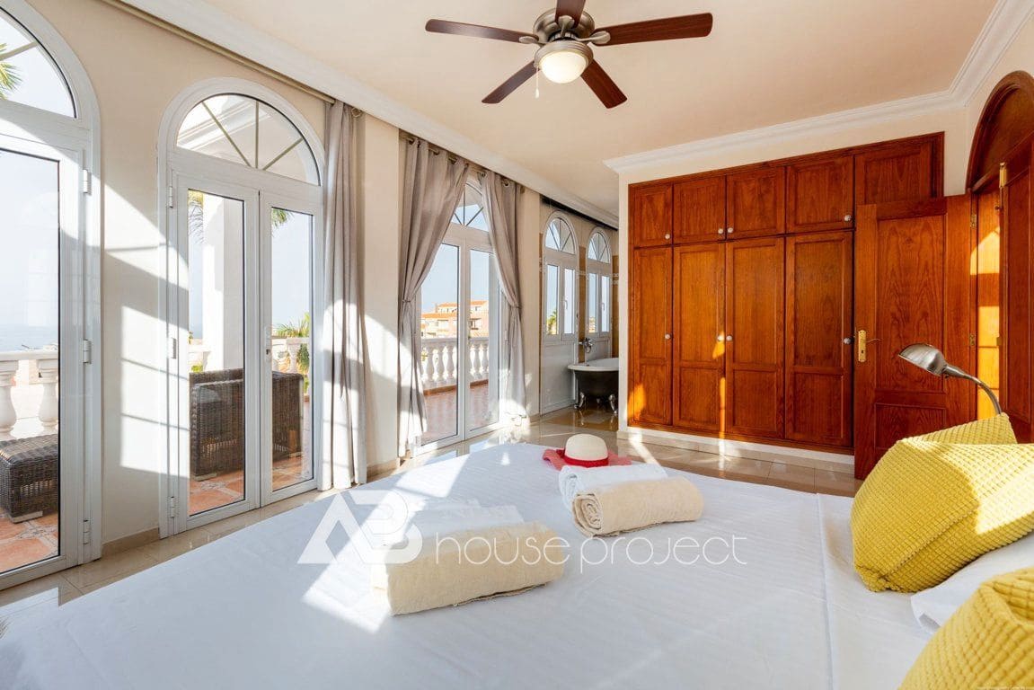 4 quarto Moradia para venda em Adeje com piscina garagem - 2 150 000 € (Ref: 9357385)