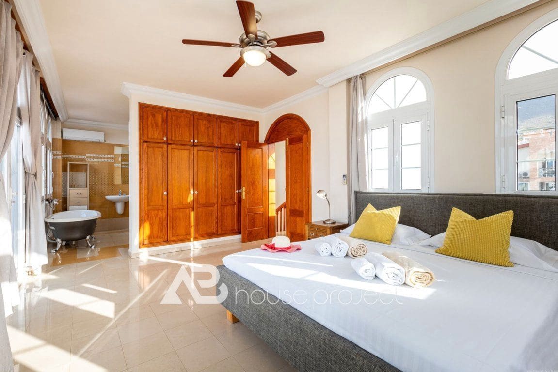 4 quarto Moradia para venda em Adeje com piscina garagem - 2 150 000 € (Ref: 9357385)