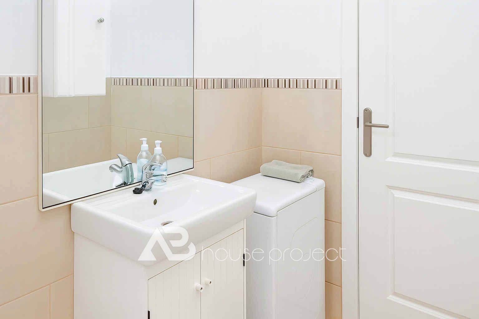 1 sovrum Lägenhet till salu i Adeje med pool - 265 000 € (Ref: 9357387)