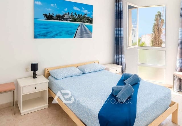 1 chambre Appartement à vendre à Playa de las Américas, Adeje avec piscine - 265 000 € (Ref: 9357387)