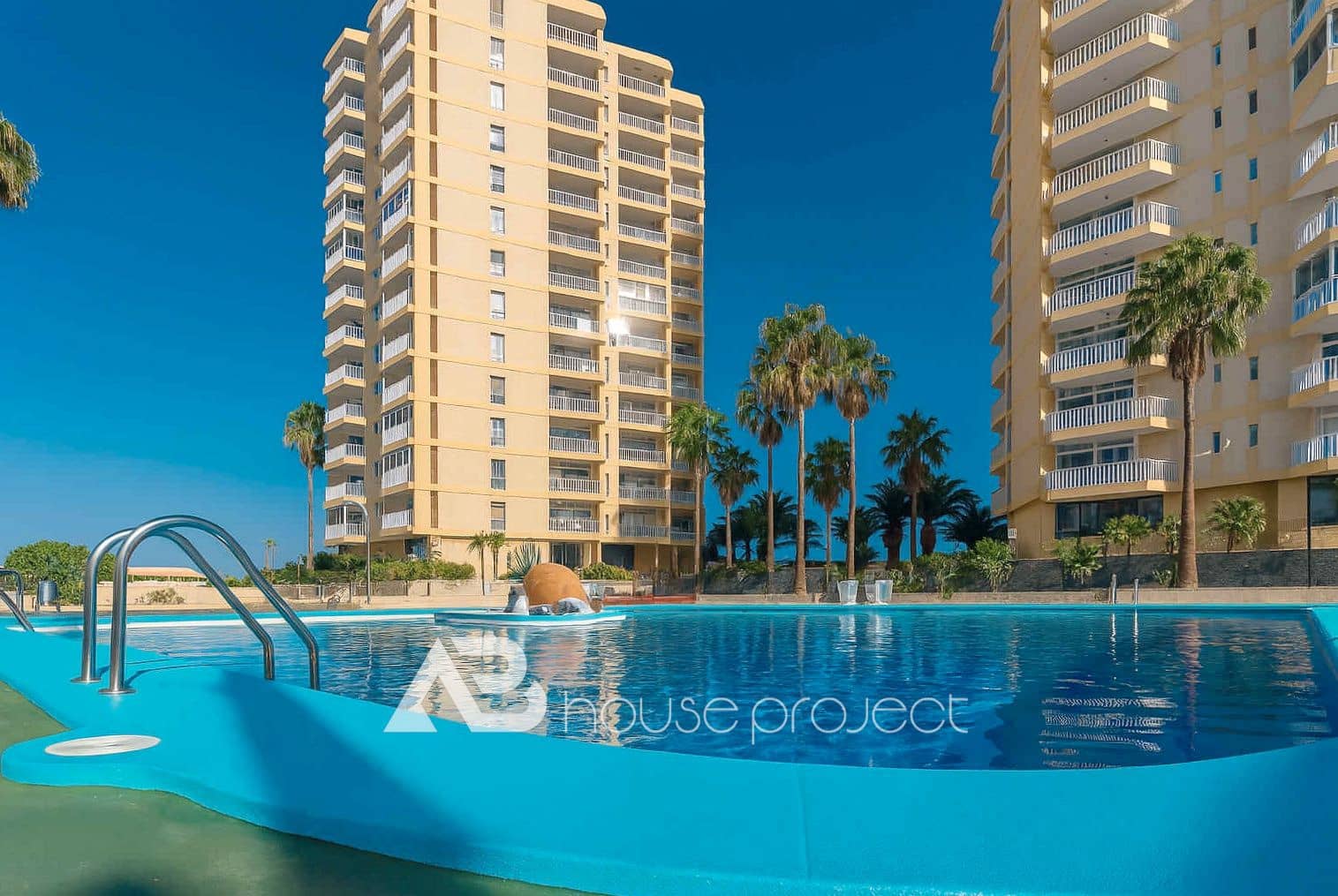 1 sovrum Lägenhet till salu i Adeje med pool - 265 000 € (Ref: 9357387)