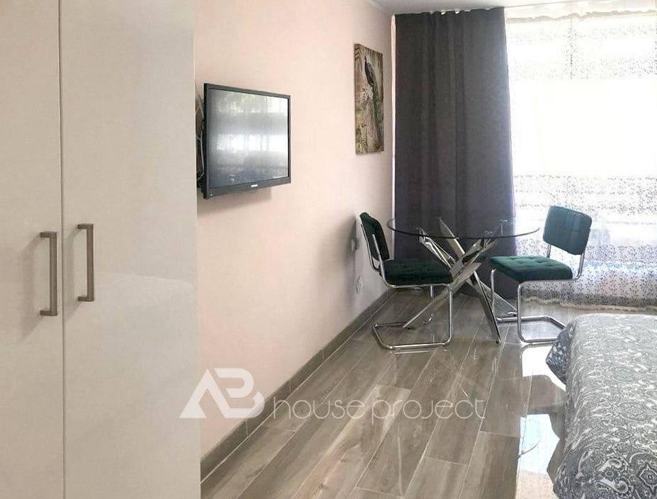 Estúdio para venda em Adeje com piscina - 240 000 € (Ref: 9357388)