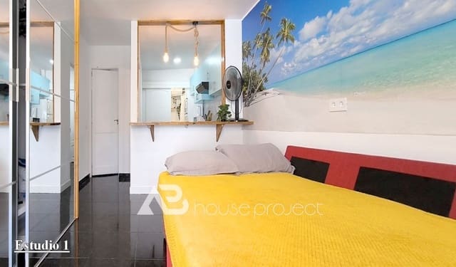 Piso de 3 habitaciones en San Eugenio Alto, Adeje en venta con piscina - 385.000 € (Ref: 9357392)