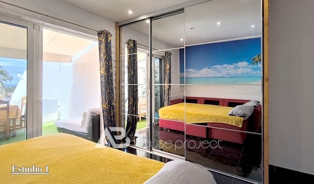 Piso de 3 habitaciones en San Eugenio Alto, Adeje en venta con piscina - 385.000 € (Ref: 9357392)