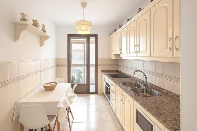 Piso de 2 habitaciones en Arona en venta con garaje - 250.000 € (Ref: 9357395)