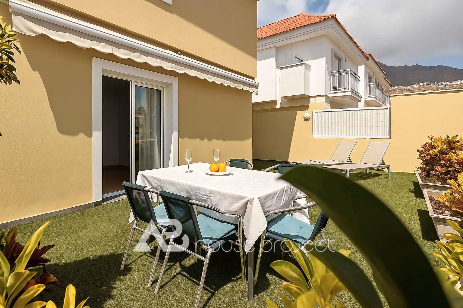 5 sypialnia Dom na sprzedaż w Adeje z basenem garażem - 720 000 € (Ref: 9357412)