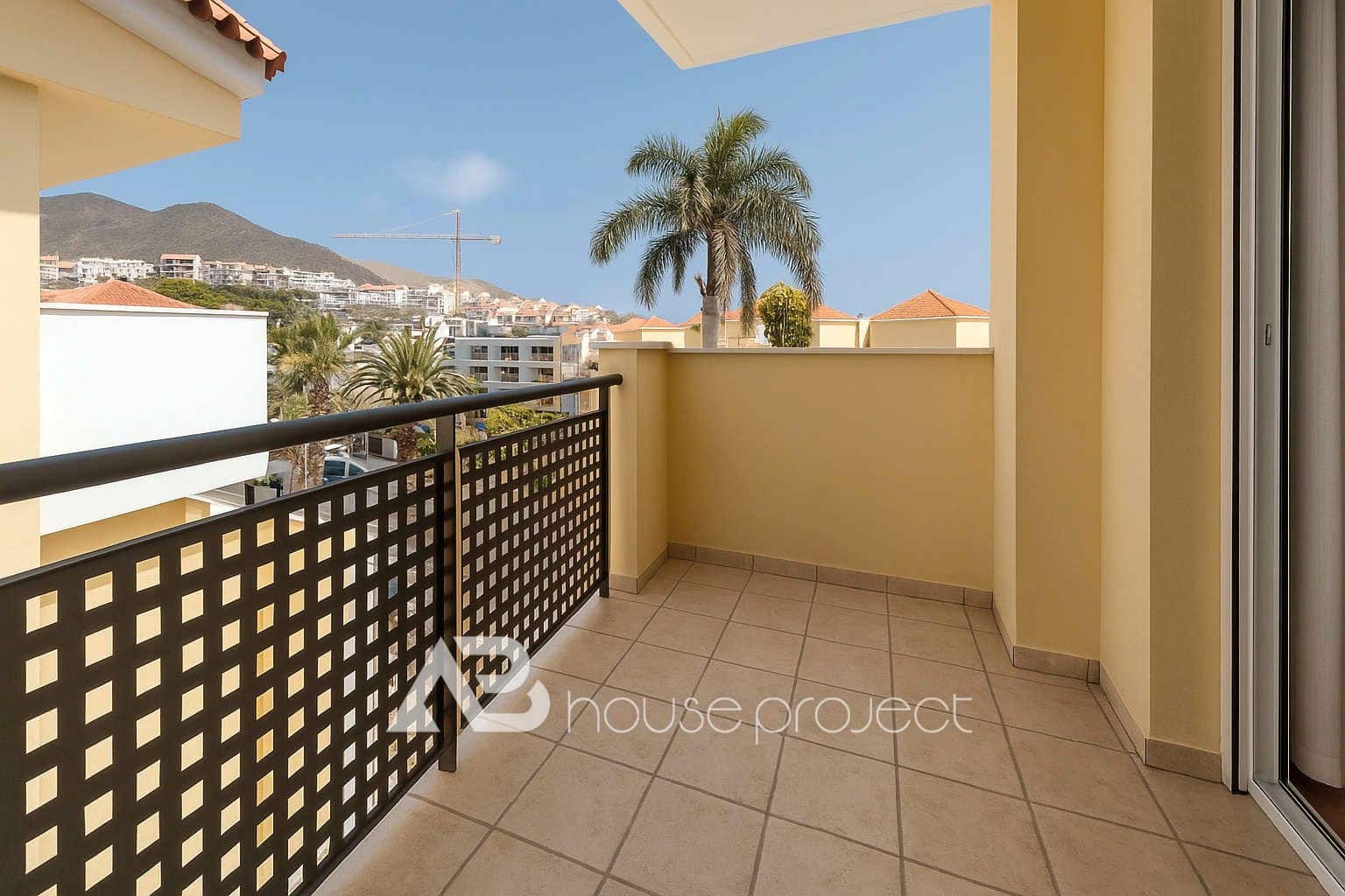 5 sypialnia Dom na sprzedaż w Adeje z basenem garażem - 720 000 € (Ref: 9357412)