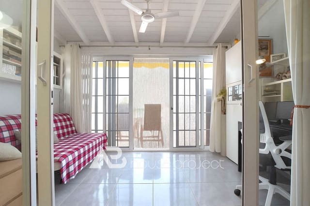 1 makuuhuone Asunto myytävänä paikassa Puerto Santiago, Santiago del Teide mukana uima-altaan 
autotalli - 230 000 € (Ref: 9379986)