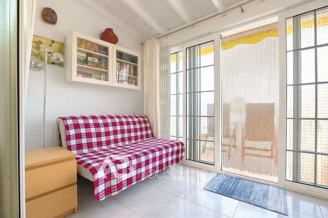 1 makuuhuone Asunto myytävänä paikassa Puerto Santiago, Santiago del Teide mukana uima-altaan 
autotalli - 230 000 € (Ref: 9379986)